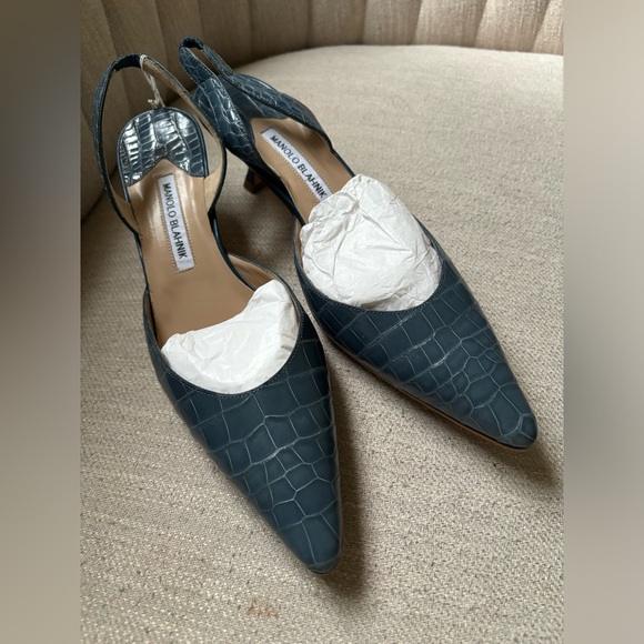 Manolo Blahnik Dark Blue Croc-Embossed Heels - Picture 1 of 5